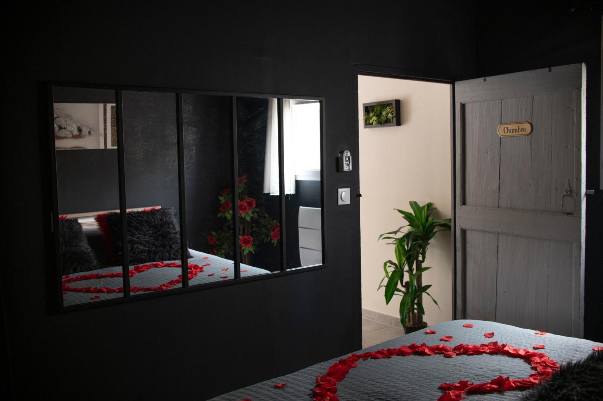 Eden House, Cocon Sensuel Et Romantique Avec Jacuzzi Carpentras Exteriör bild