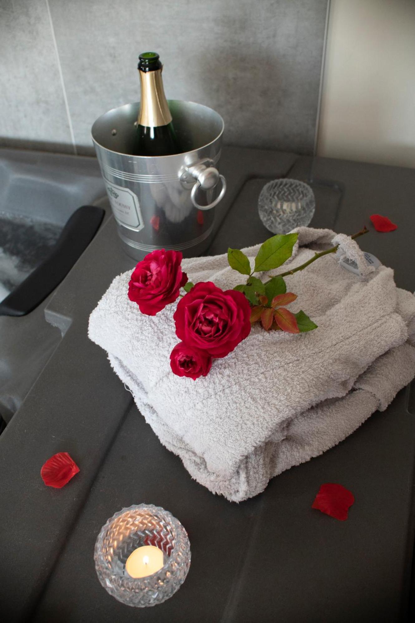 Eden House, Cocon Sensuel Et Romantique Avec Jacuzzi Carpentras Exteriör bild