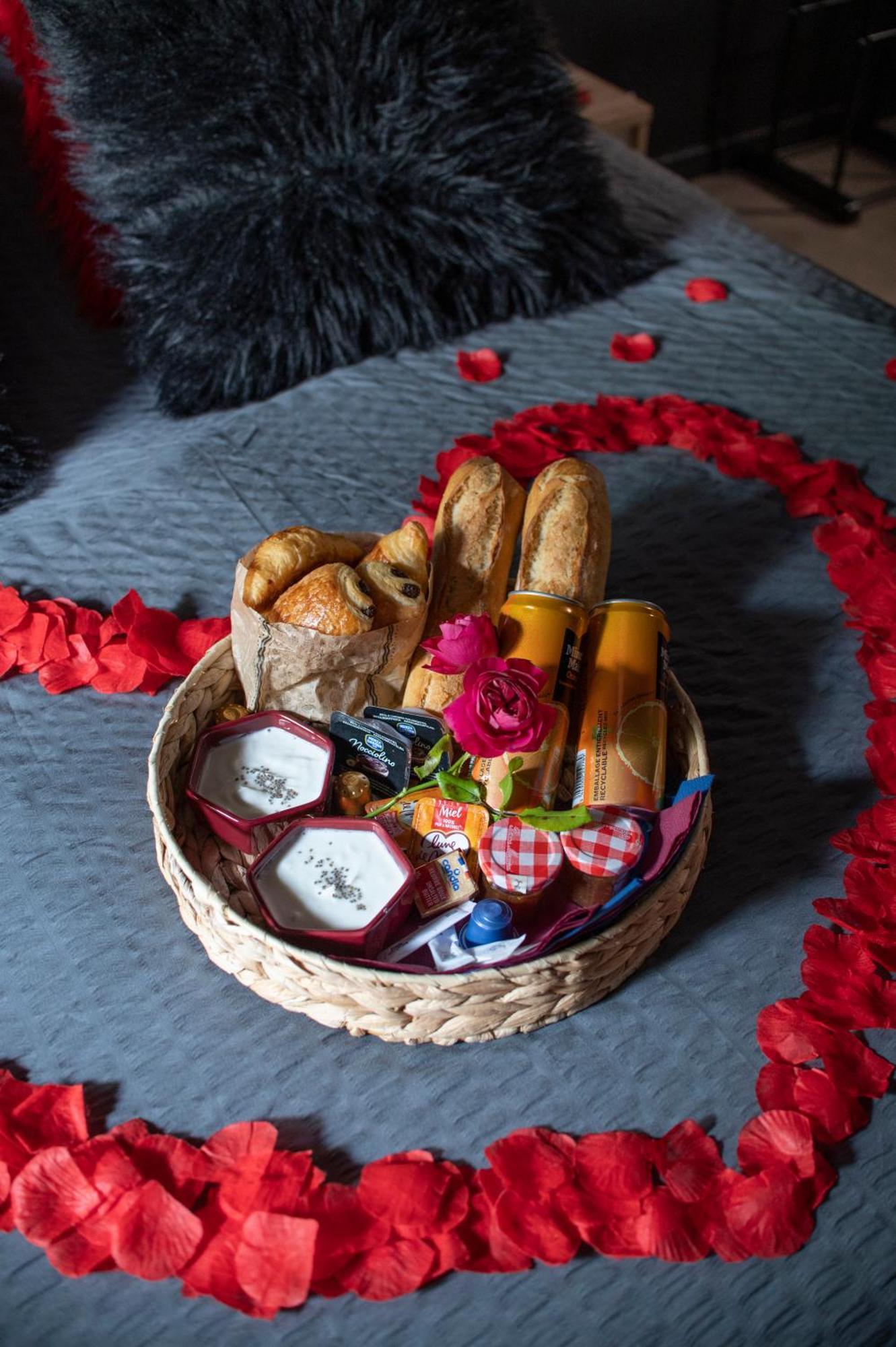 Eden House, Cocon Sensuel Et Romantique Avec Jacuzzi Carpentras Exteriör bild